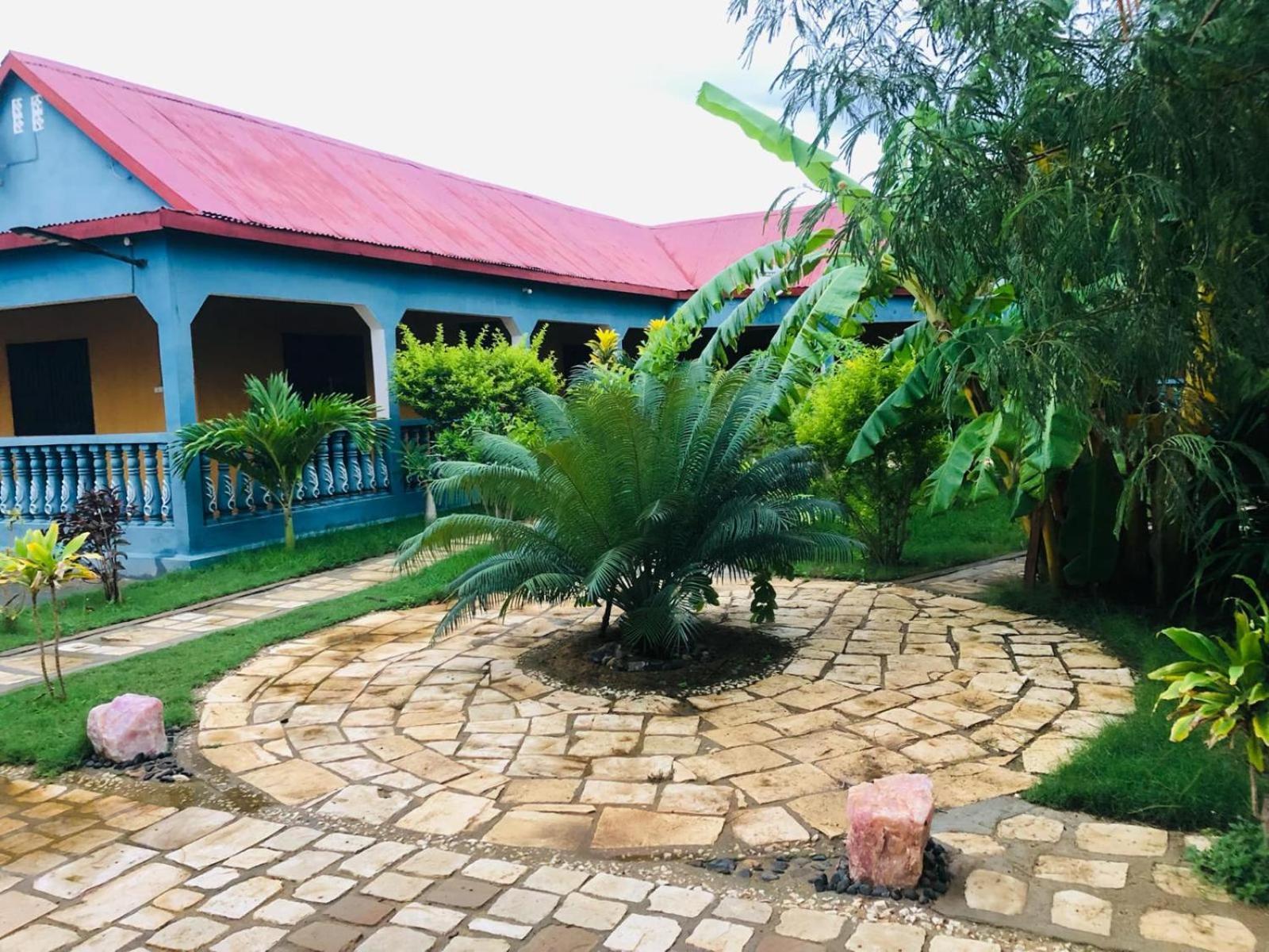 Bohobe Naboty Bed & Breakfast Толиара Екстериор снимка